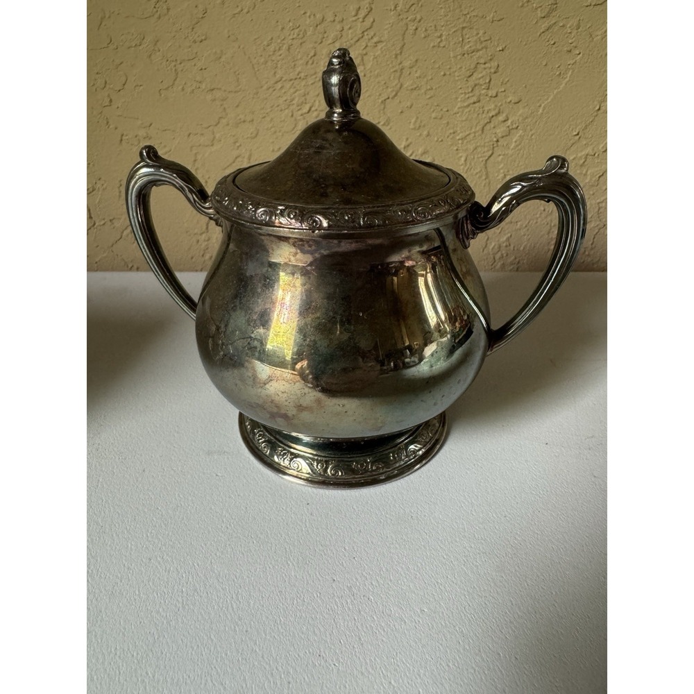 Vintage Oneida Tudor Plate Queen Bess Lidded Sugar Bowl Silverplate Hollowware